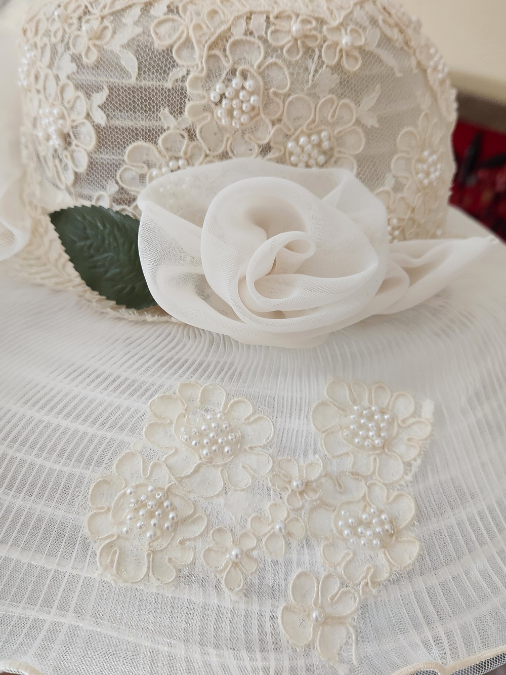 Rare 1960s Victorian Lace Wedding Set: Rose Detail Hat, Veil & Bustled Gown - Picture 16 of 16